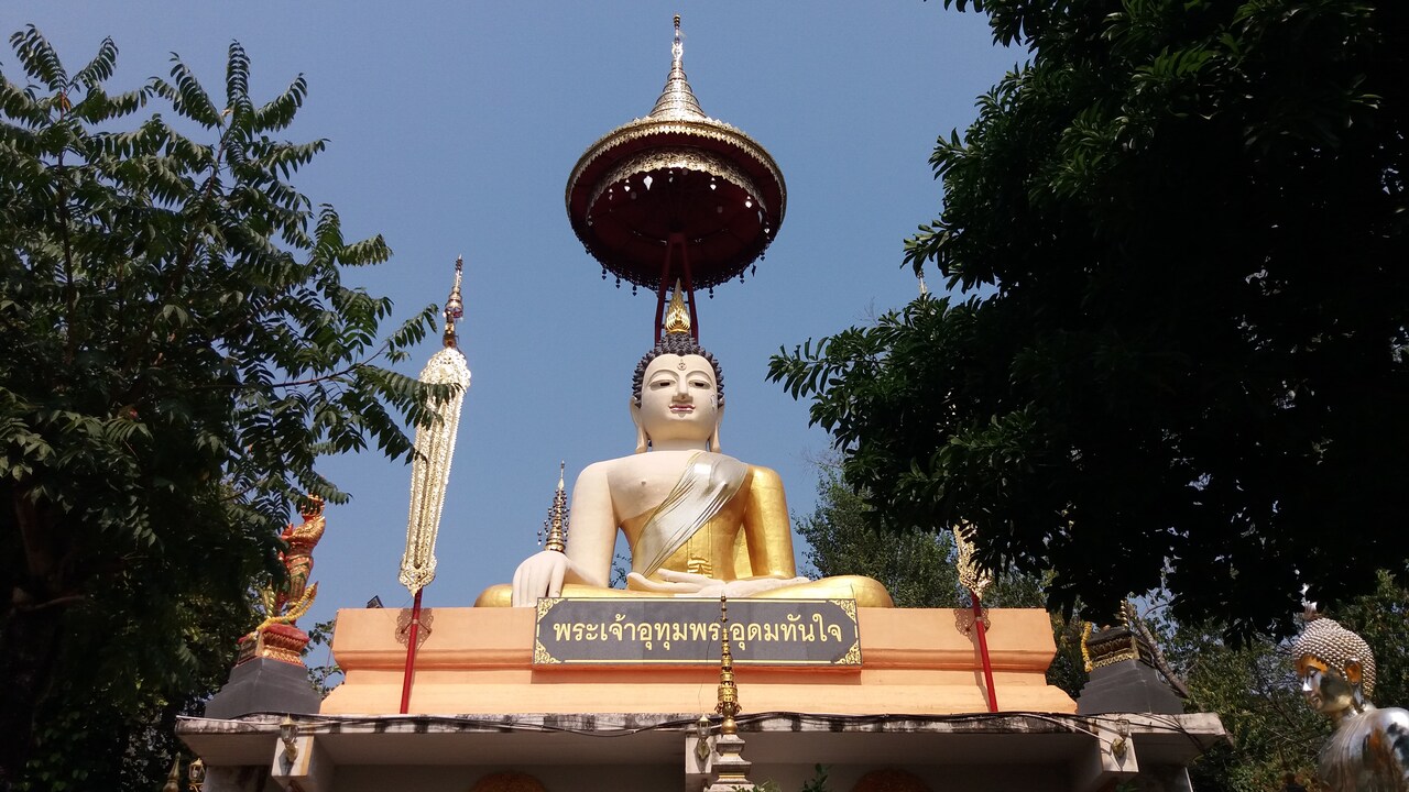 Wat Pa Phra Chao Uthumphon - Buddha statue, photo: Daniel Karwicki