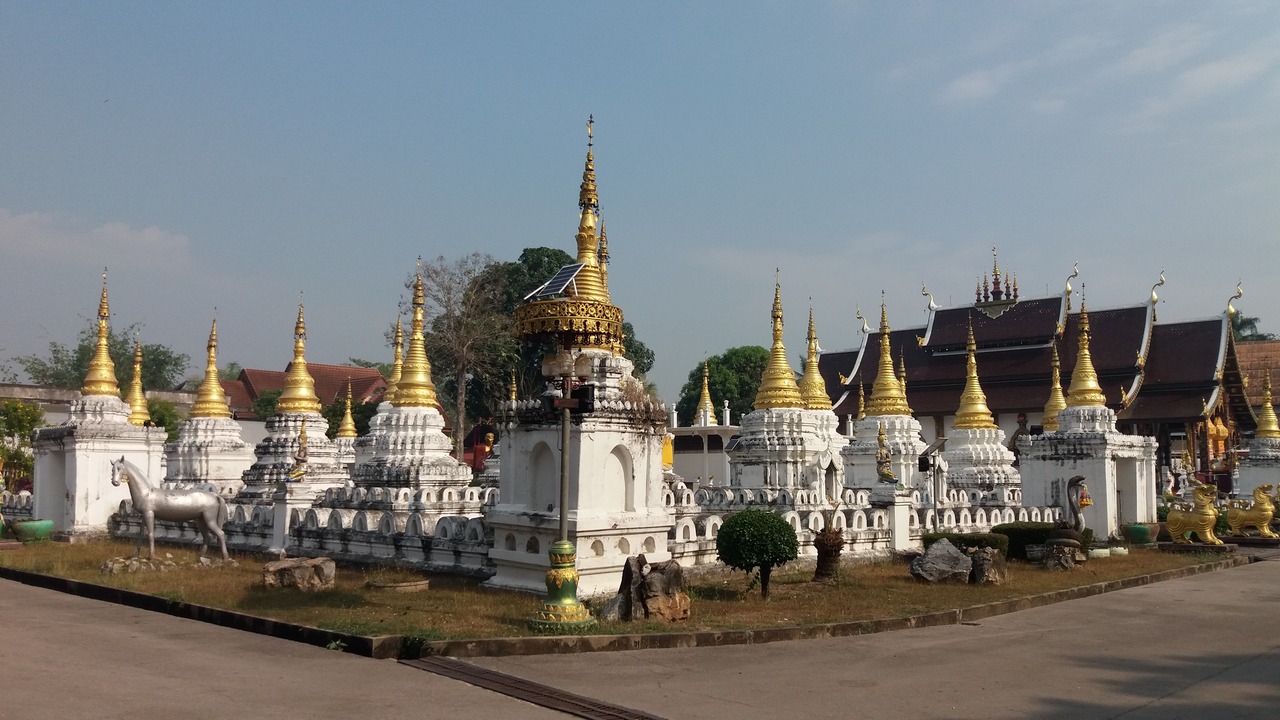 Wat Chedi Sao Lang - twenty stupas, photo: Daniel Karwicki