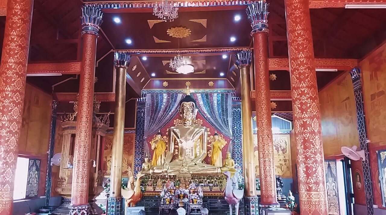 Wat Chedi Sao Lang - Golden Buddha, photo: Daniel Karwicki