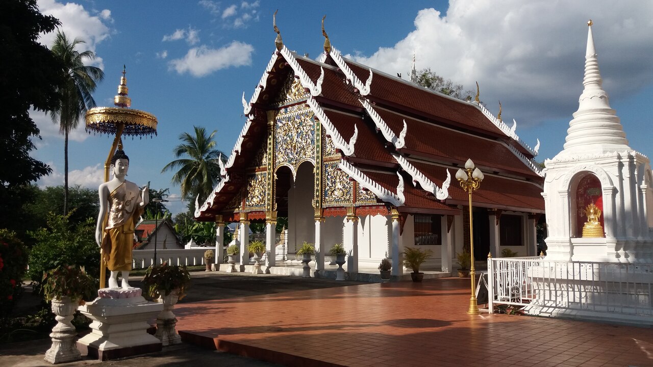Wat Phra Kaew Don Tao Suchadaram - The Temple of the Reclining Buddha, photo: Daniel Karwicki