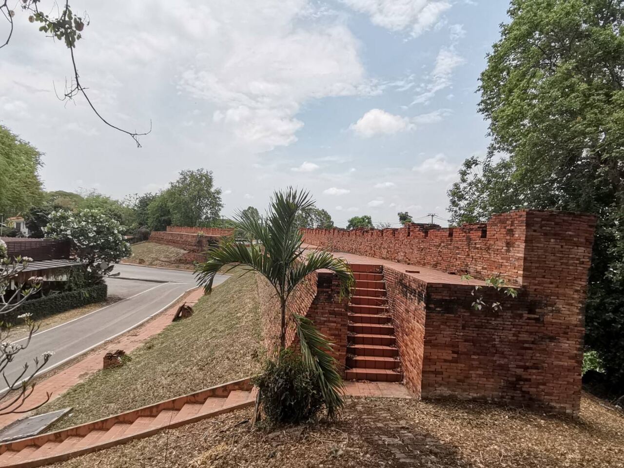 Pratu Ma in Lampang and the ancient walls