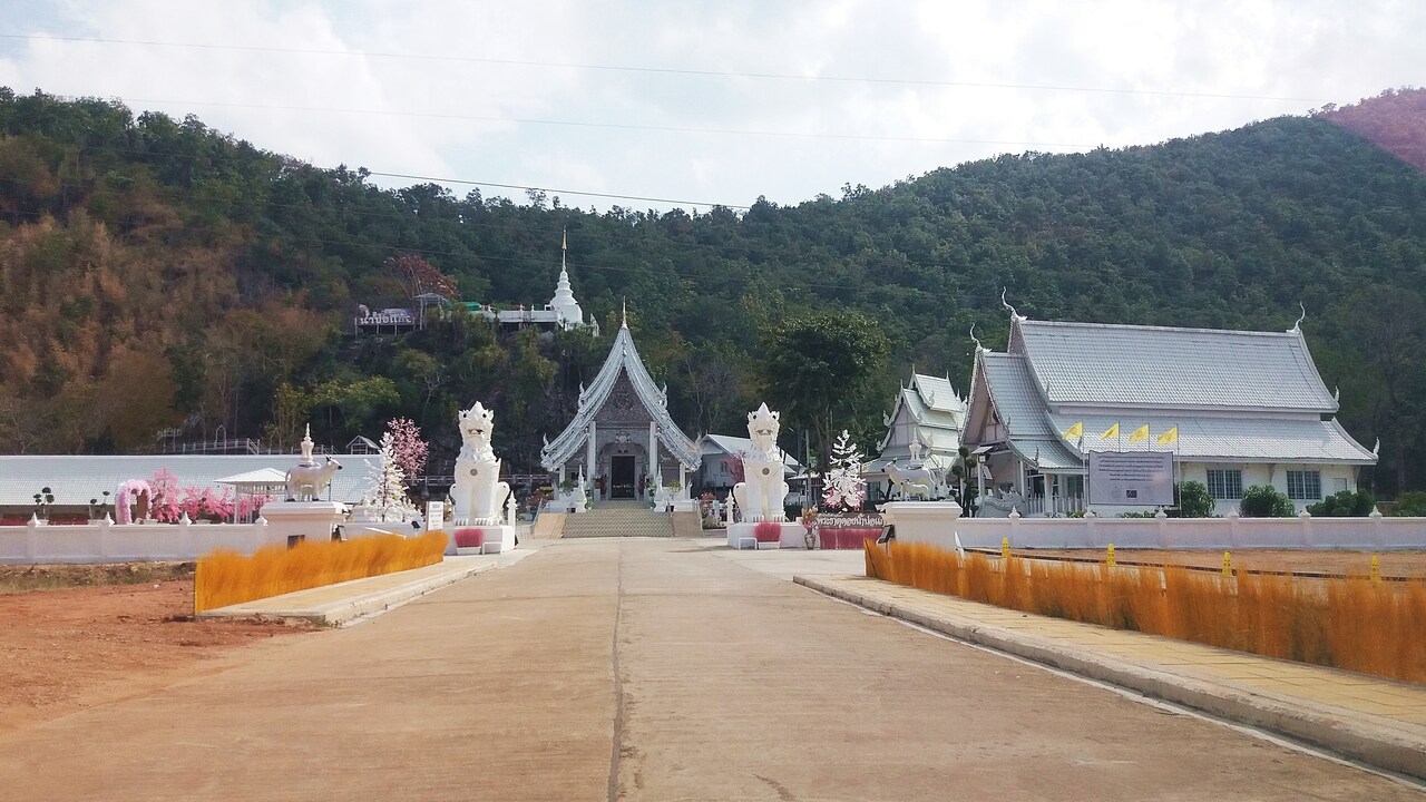 Wat Tham Nam Bo Kaeo - photo: Daniel Karwicki
