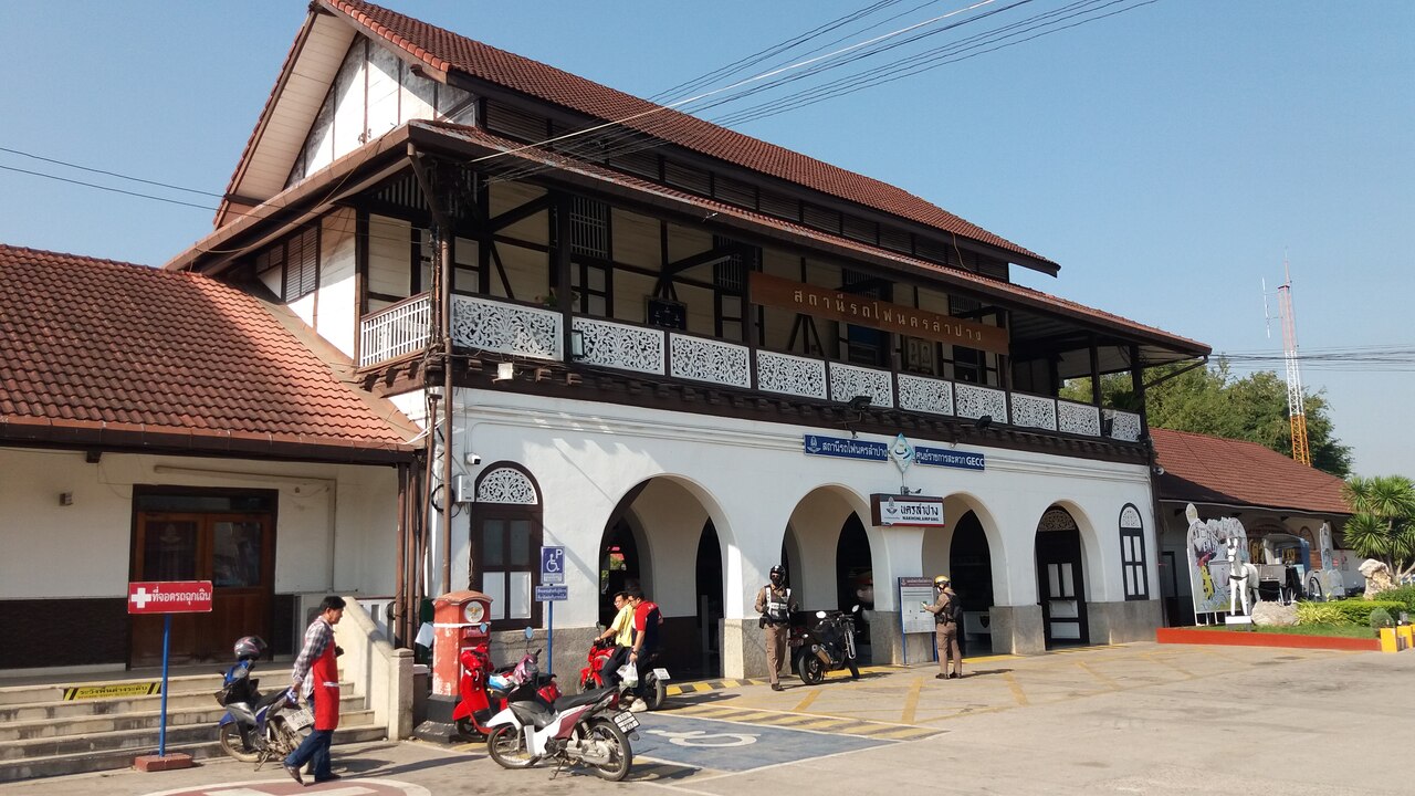 Nakhon Lampang Railway Station - photo: Daniel Karwicki