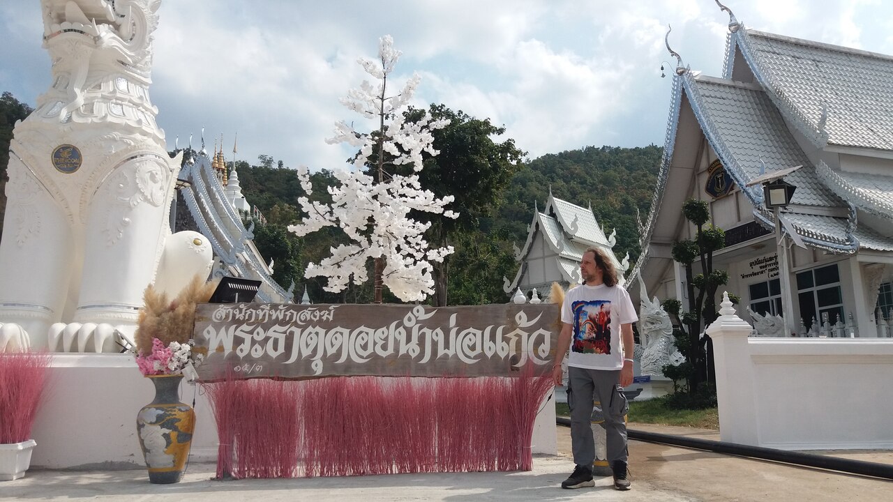 Wat Tham Nam Bo Kaeo - photo: Achiradaporn Klungwichien