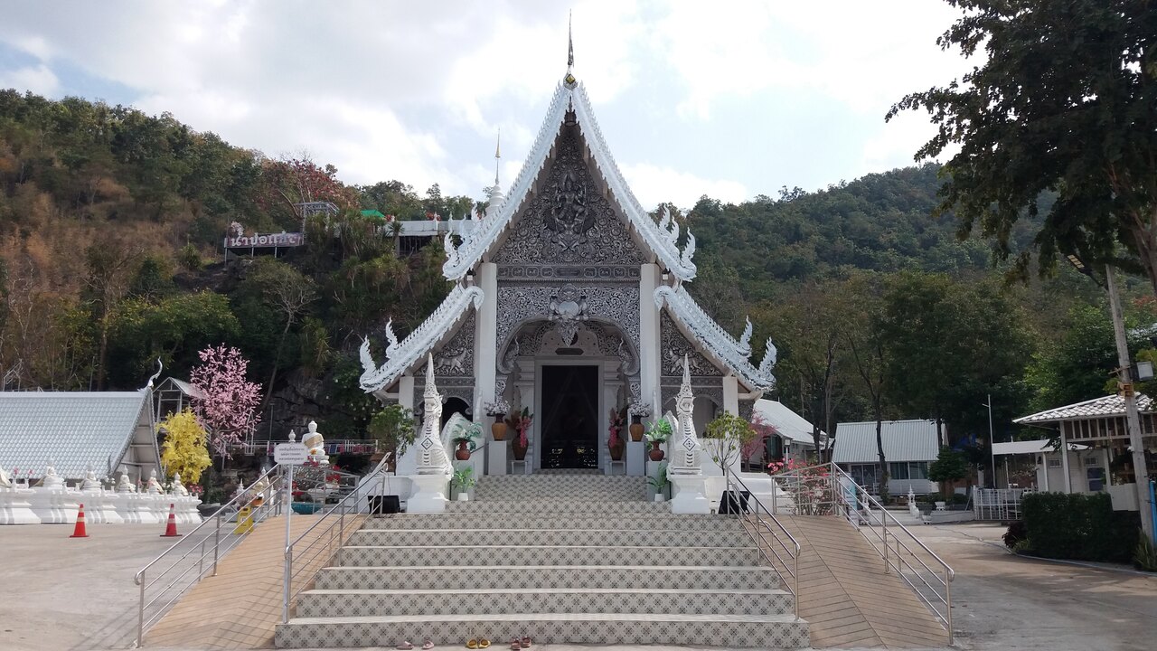 Wat Tham Nam Bo Kaeo - photo: Daniel Karwicki