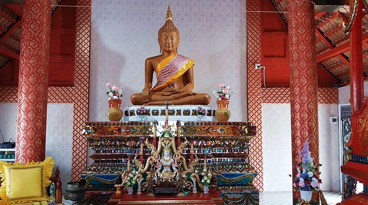 Wat Tham Nam Bo Kaeo - Buddha statue, photo: Daniel Karwicki