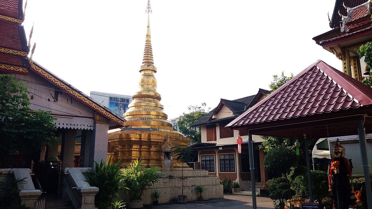 Wat Bunyawat - Pagoda, photo: Daniel Karwicki