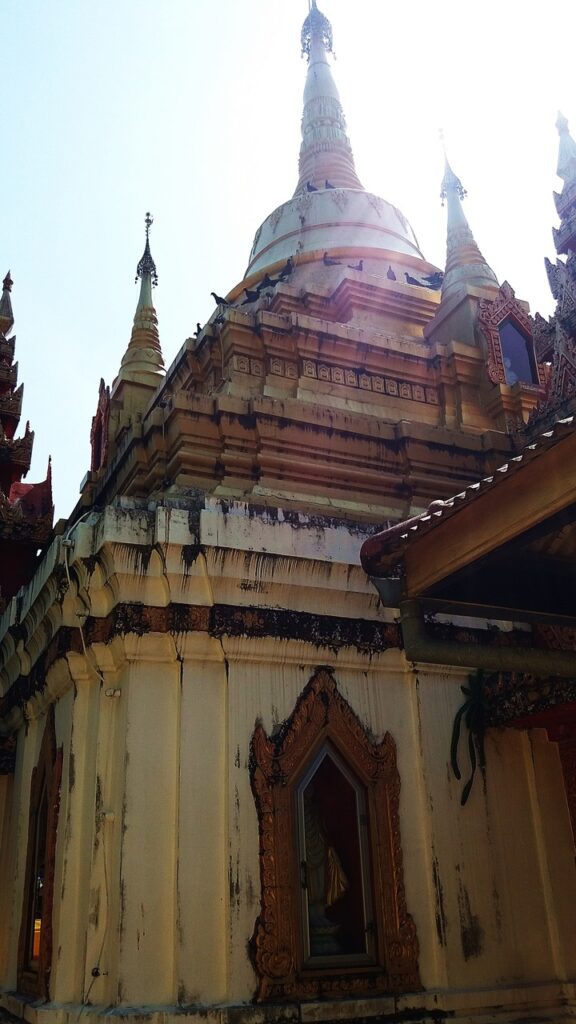 Wat Tamaoh in Lampang - Pagoda, photo: Daniel Karwicki