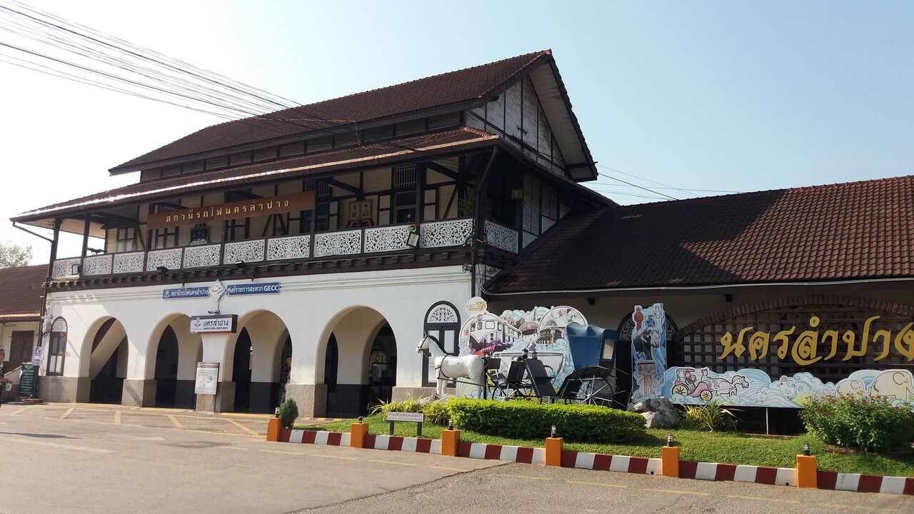 Nakhon Lampang Railway Station – historic station in Thailand