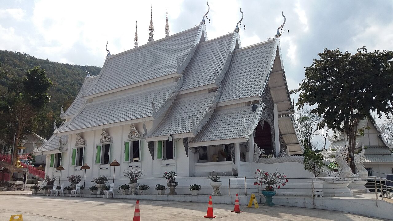 Wat Tham Nam Bo Kaeo - photo: Daniel Karwicki
