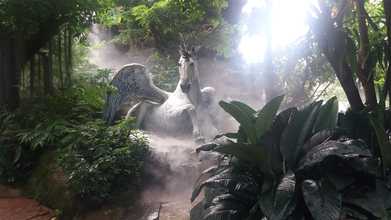 Papee Lanna Park – a restaurant with a unicorn