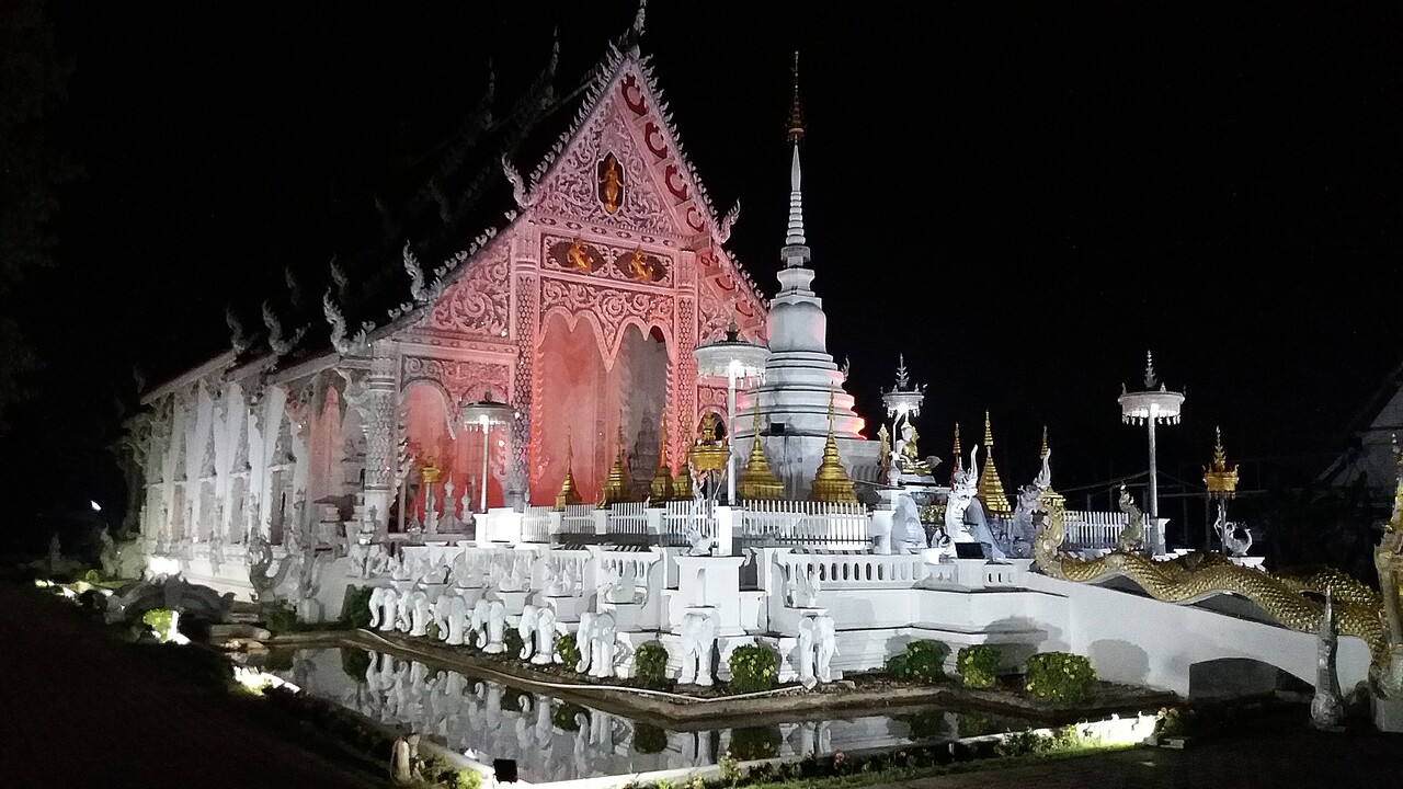 Wat Chiang Rai – white temple in Lampang