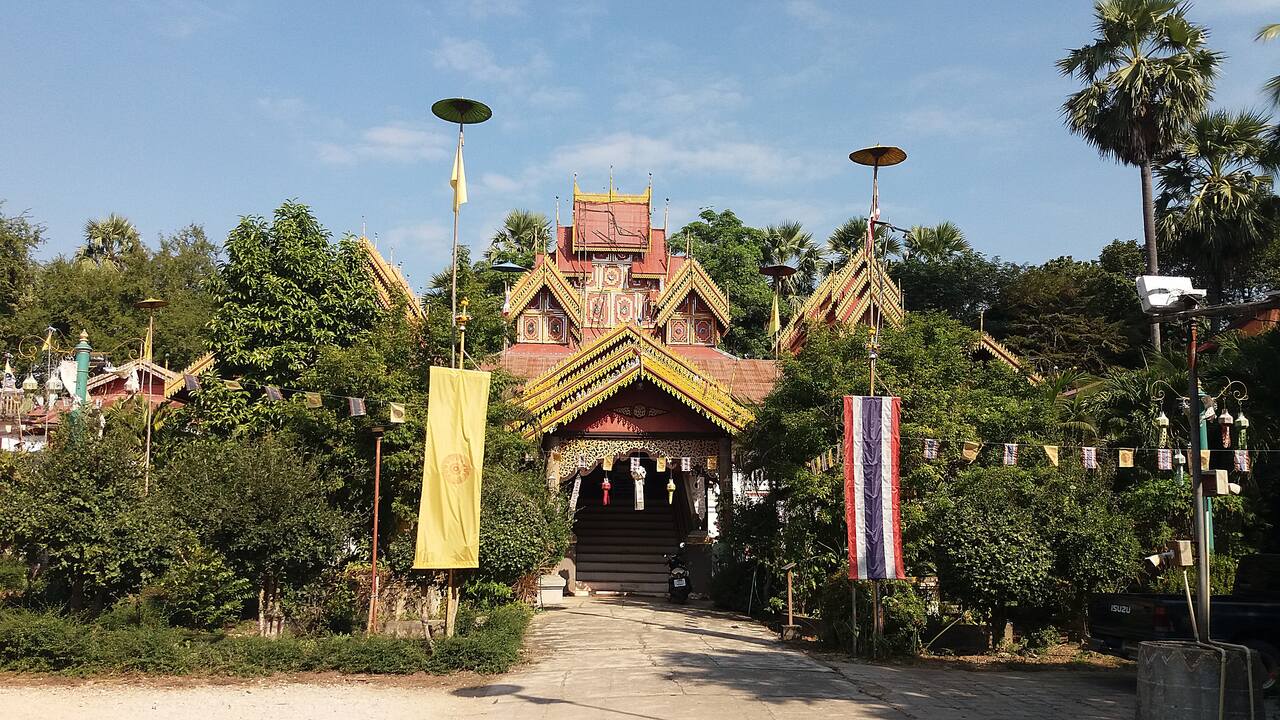 Wat Si Rongmuang - photo: Daniel Karwicki
