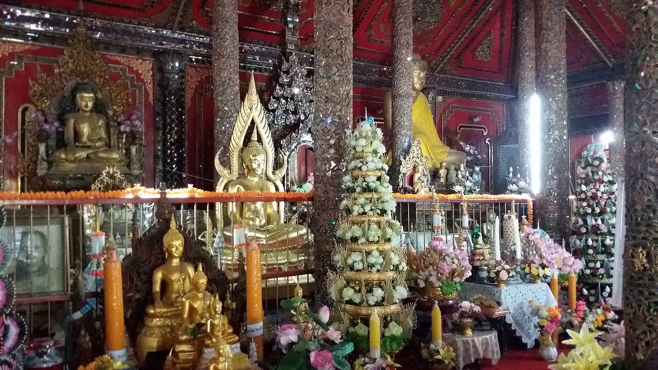 Wat Si Rongmuang - photo: Daniel Karwicki
