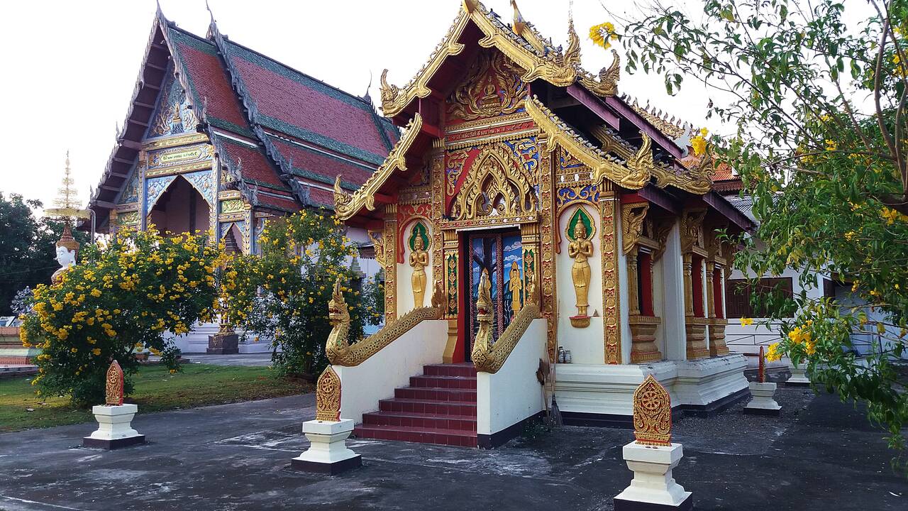 Wat Koo Kam - Ubosot and Viharn, photo: Daniel Karwicki