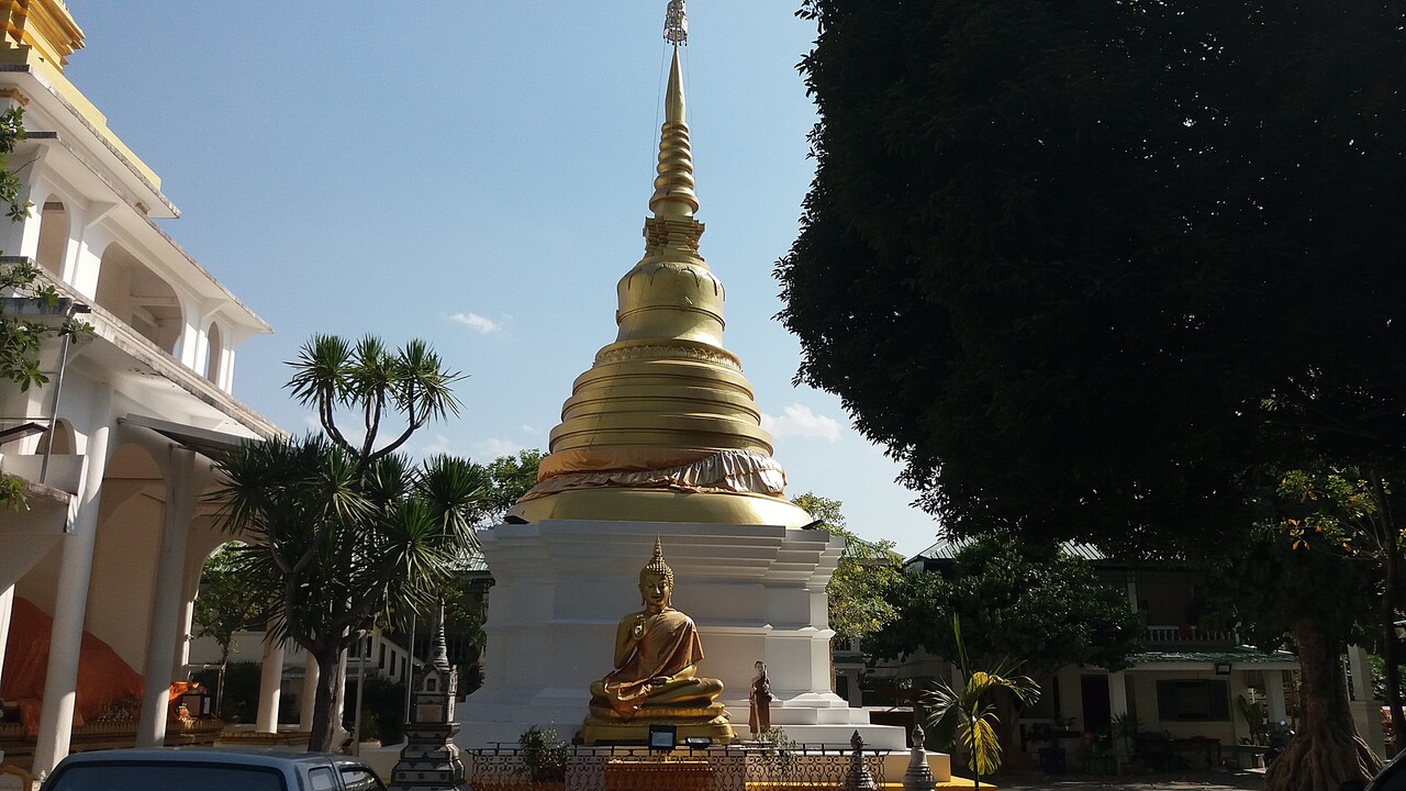 Wat Chetawan in Lampang - Chedi, photo: Daniel Karwicki