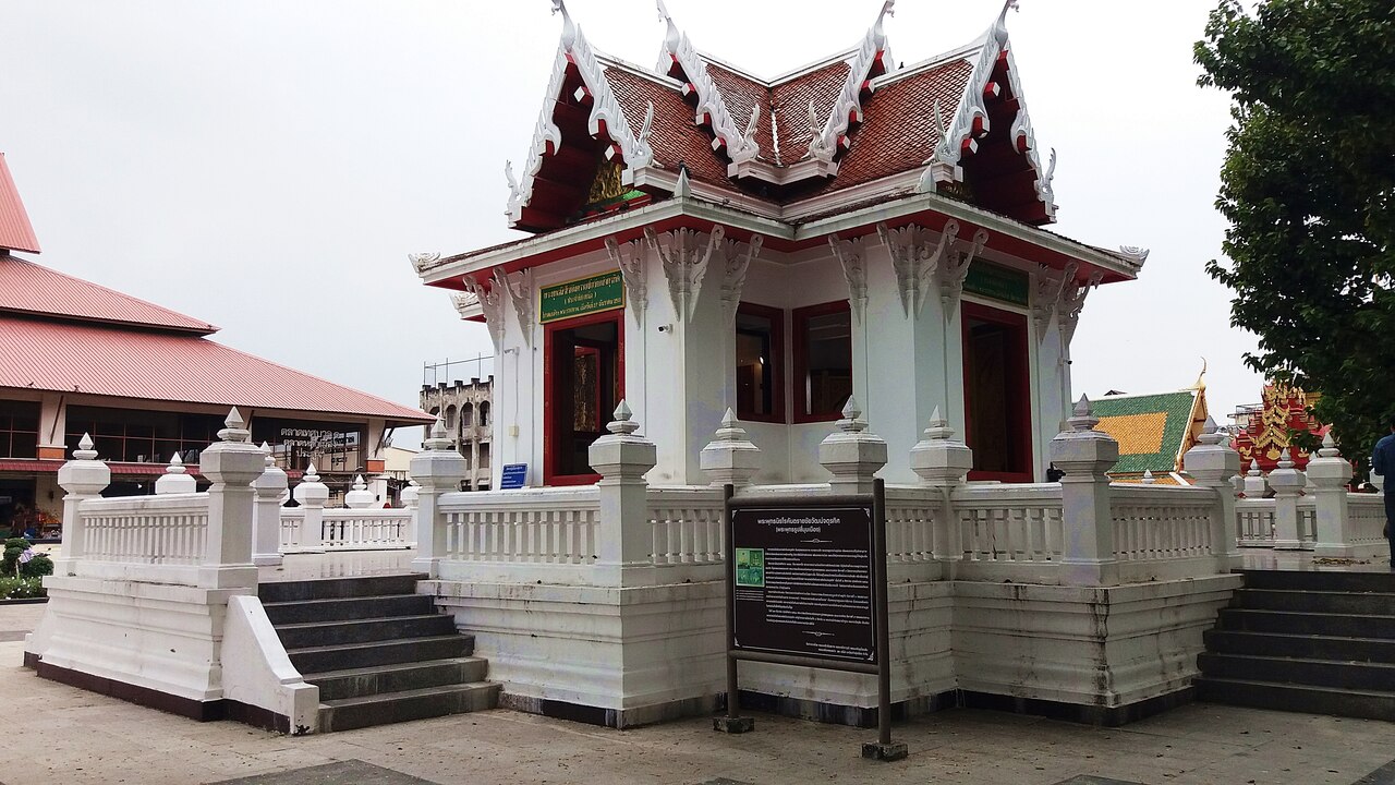 Mondop Luang Phor Dam in Lampang