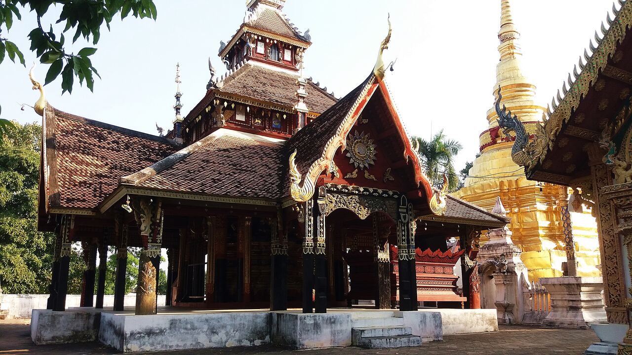 Wat Pong Sanuk – a temple in Lampang awarded by UNESCO