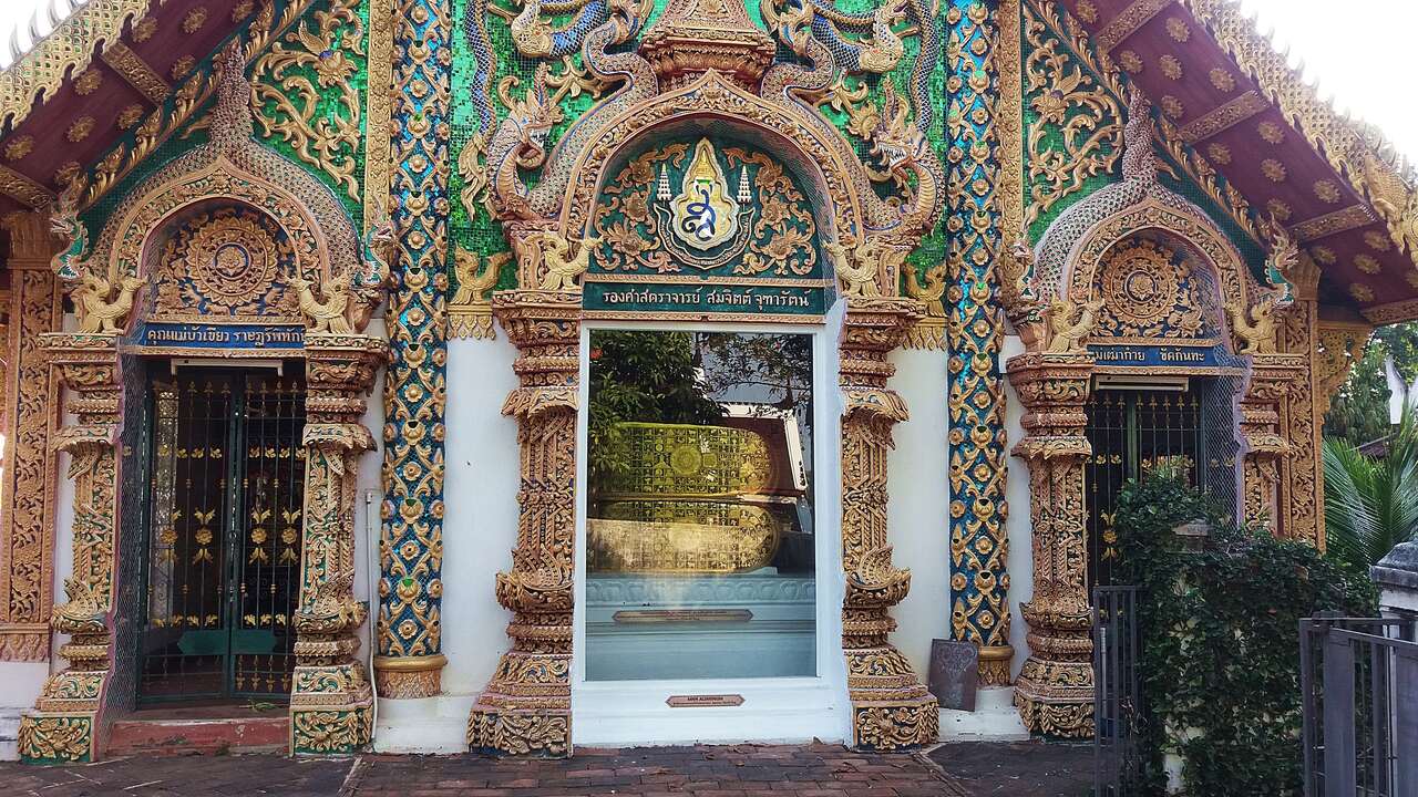 Wat Pong Sanuk in Lampang - photo: Daniel Karwicki