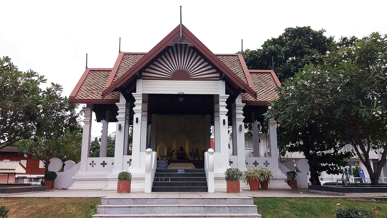Luang Phor Kasem Kemako Mandapa in Lampang